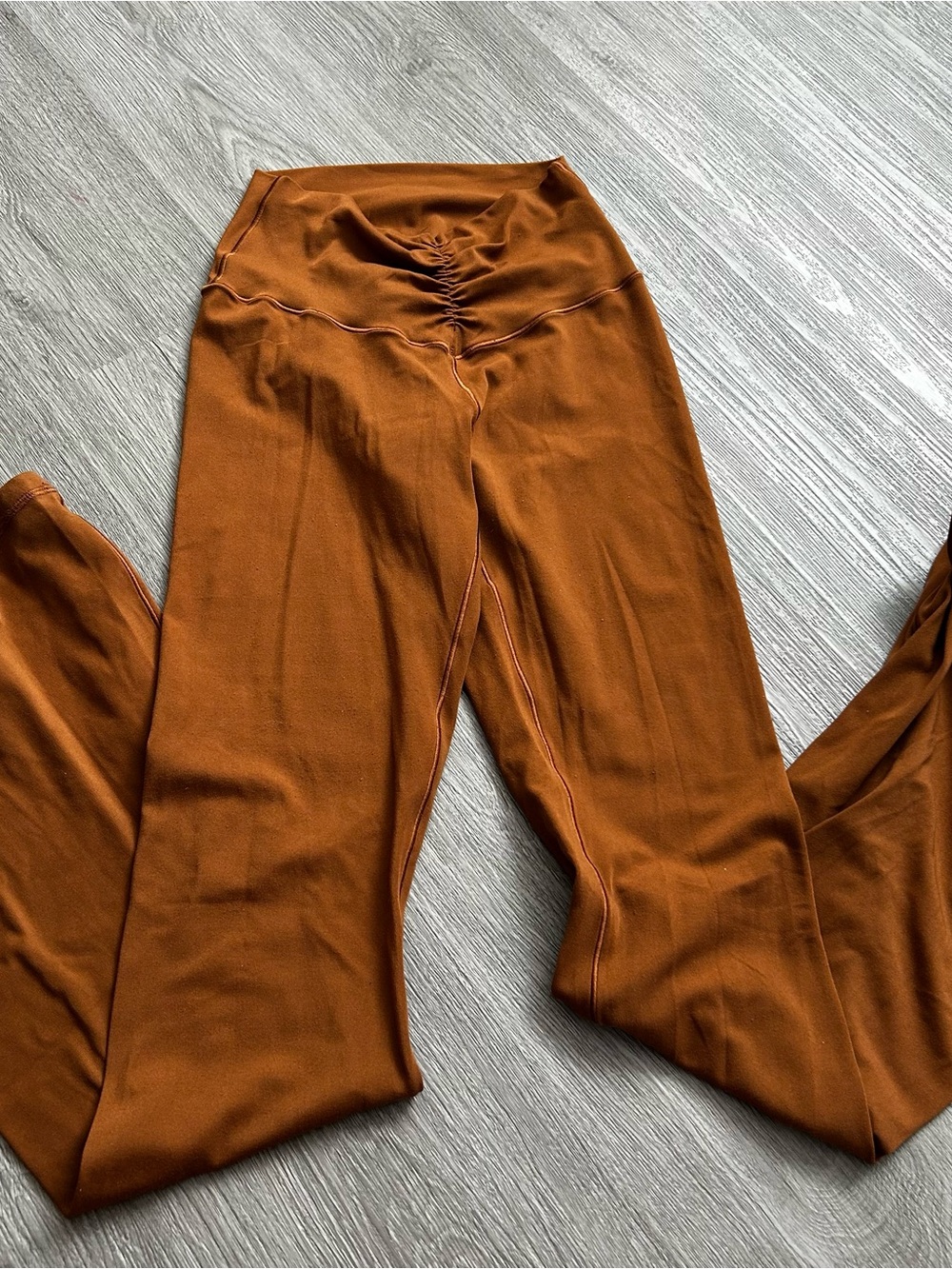 Aerie High-Waist Rust Yoga Workout Leggings with Scrunch on Waist